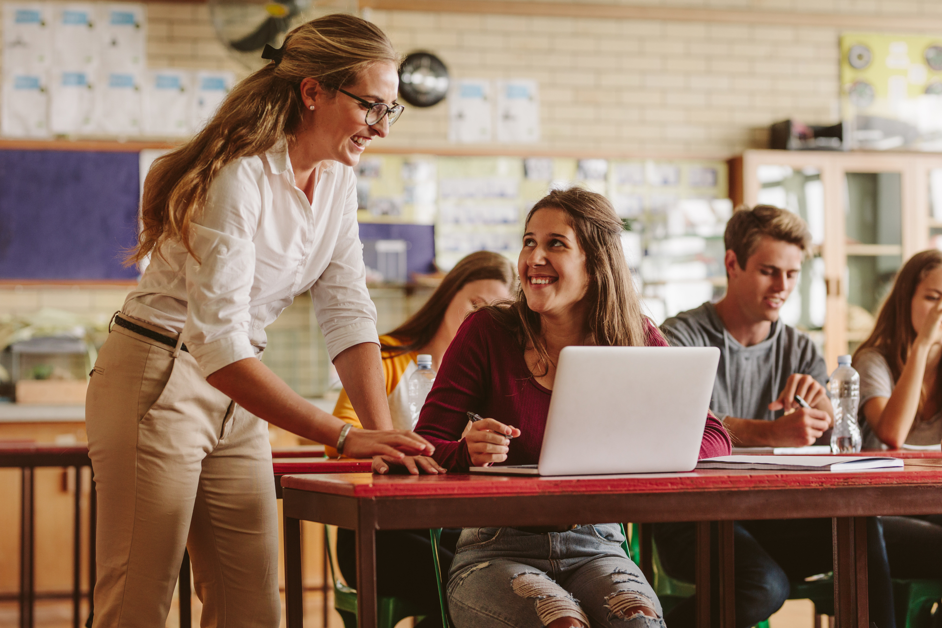 Med Ed professor assists student with classwork 